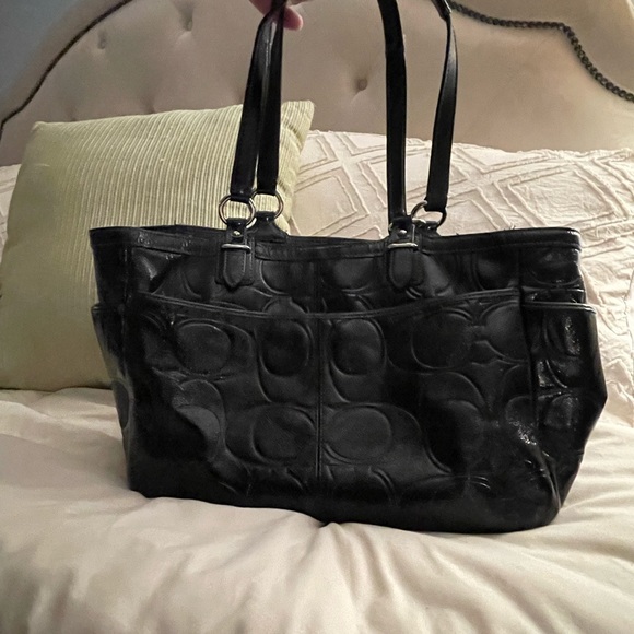 Coach black patent leather logo purse - Picture 3 of 10